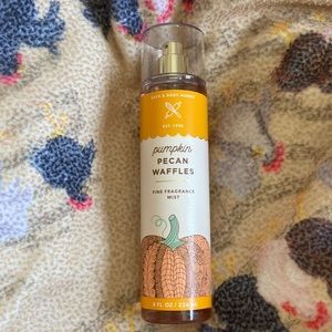 Bath and Body Works pumpkin pecan waffles spray